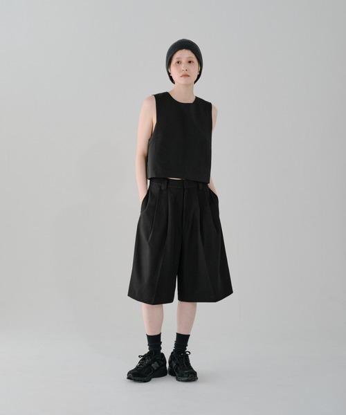 lit（リット）の「Cropped Sleeveless Tops（シャツ/ブラウス・レディース・ベージュ/ブラック・FREE）」の22枚目の写真