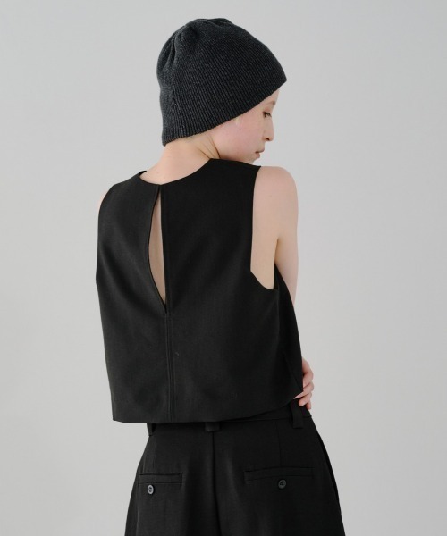 lit（リット）の「Cropped Sleeveless Tops（シャツ/ブラウス・レディース・ベージュ/ブラック・FREE）」の20枚目の写真