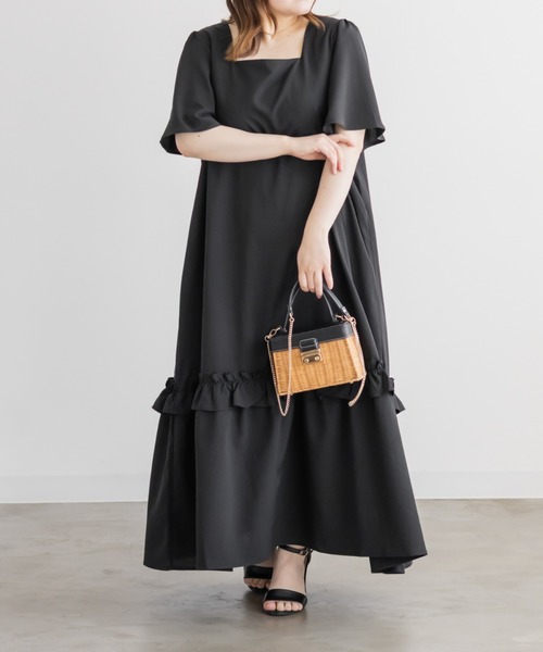 CLETTE(クレット)の「裾フリルAラインワンピース(ワンピース・レディース・ピンク/グレイッシュベージュ/ブラック・4L/3L/LL)」の20枚目の写真