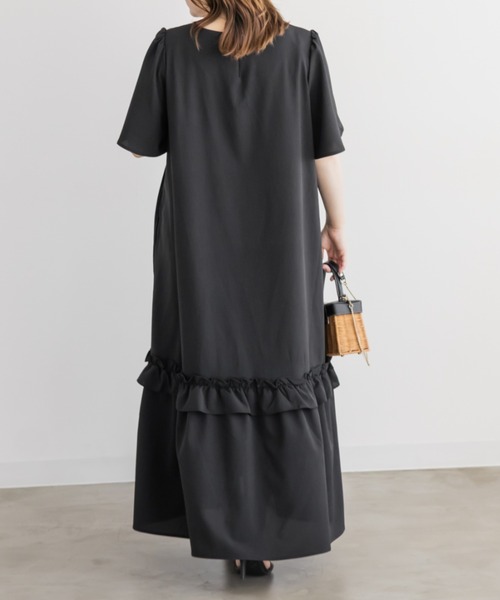 CLETTE(クレット)の「裾フリルAラインワンピース(ワンピース・レディース・ピンク/グレイッシュベージュ/ブラック・4L/3L/LL)」の21枚目の写真