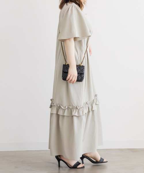 CLETTE(クレット)の「裾フリルAラインワンピース(ワンピース・レディース・ピンク/グレイッシュベージュ/ブラック・4L/3L/LL)」の5枚目の写真