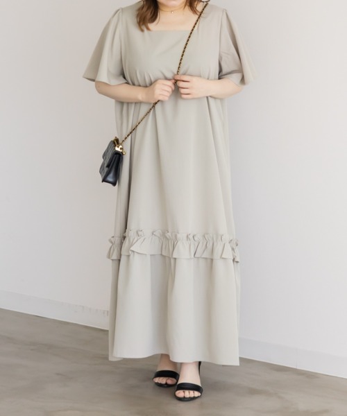 CLETTE(クレット)の「裾フリルAラインワンピース(ワンピース・レディース・ピンク/グレイッシュベージュ/ブラック・4L/3L/LL)」の4枚目の写真