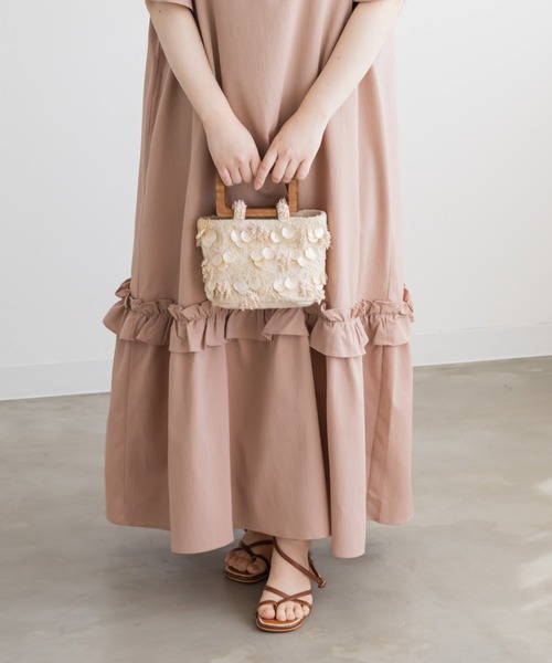 CLETTE(クレット)の「裾フリルAラインワンピース(ワンピース・レディース・ピンク/グレイッシュベージュ/ブラック・4L/3L/LL)」の11枚目の写真