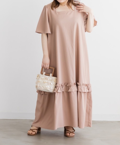 CLETTE(クレット)の「裾フリルAラインワンピース(ワンピース・レディース・ピンク/グレイッシュベージュ/ブラック・4L/3L/LL)」の8枚目の写真