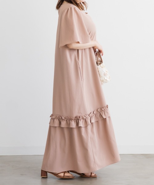 CLETTE(クレット)の「裾フリルAラインワンピース(ワンピース・レディース・ピンク/グレイッシュベージュ/ブラック・4L/3L/LL)」の9枚目の写真