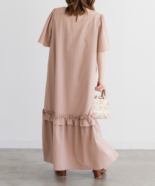 CLETTE(クレット)の「裾フリルAラインワンピース(ワンピース・レディース・ピンク/グレイッシュベージュ/ブラック・4L/3L/LL)」の10枚目の写真