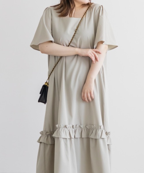 CLETTE(クレット)の「裾フリルAラインワンピース(ワンピース・レディース・ピンク/グレイッシュベージュ/ブラック・4L/3L/LL)」の22枚目の写真