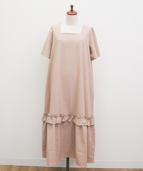 CLETTE(クレット)の「裾フリルAラインワンピース(ワンピース・レディース・ピンク/グレイッシュベージュ/ブラック・4L/3L/LL)」の12枚目の写真