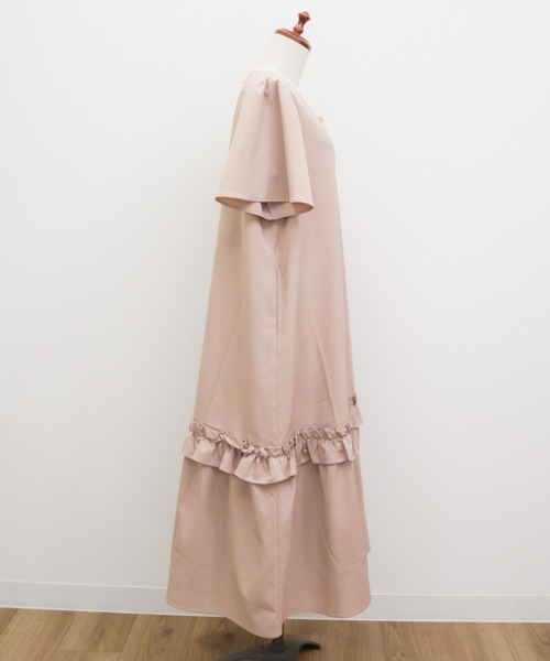 CLETTE(クレット)の「裾フリルAラインワンピース(ワンピース・レディース・ピンク/グレイッシュベージュ/ブラック・4L/3L/LL)」の13枚目の写真