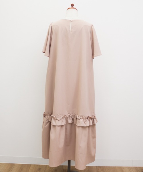 CLETTE(クレット)の「裾フリルAラインワンピース(ワンピース・レディース・ピンク/グレイッシュベージュ/ブラック・4L/3L/LL)」の14枚目の写真