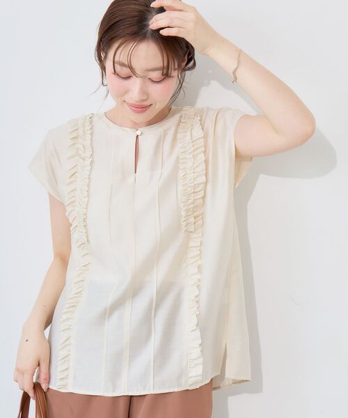le.coeur blanc(ルクールブラン)の「シルキーローンフロントフリルブラウス(シャツ/ブラウス・レディース・ピンク系その他/チャコールグレー/ホワイト・38)」の1枚目の写真