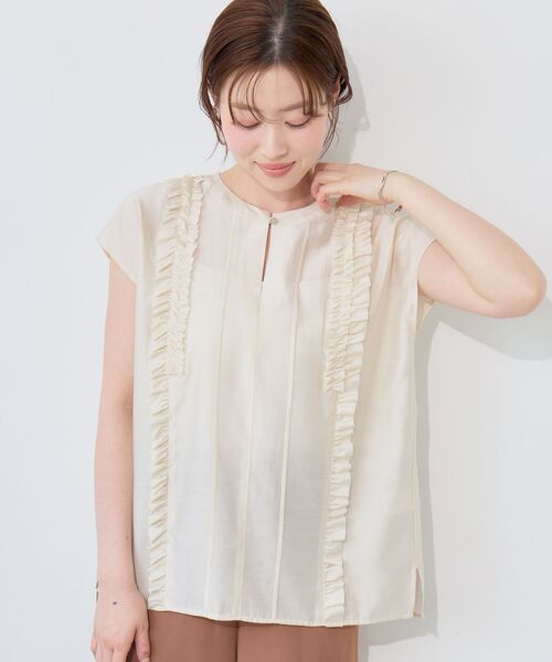 le.coeur blanc(ルクールブラン)の「シルキーローンフロントフリルブラウス(シャツ/ブラウス・レディース・ピンク系その他/チャコールグレー/ホワイト・38)」の5枚目の写真