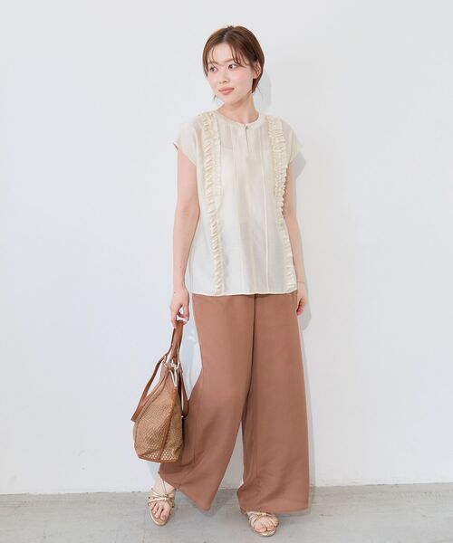 le.coeur blanc(ルクールブラン)の「シルキーローンフロントフリルブラウス(シャツ/ブラウス・レディース・ピンク系その他/チャコールグレー/ホワイト・38)」の9枚目の写真
