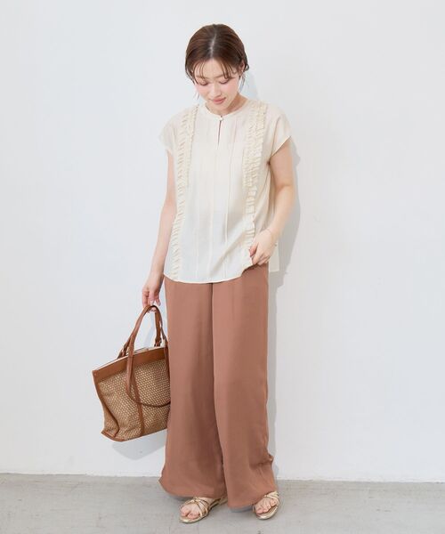 le.coeur blanc(ルクールブラン)の「シルキーローンフロントフリルブラウス(シャツ/ブラウス・レディース・ピンク系その他/チャコールグレー/ホワイト・38)」の12枚目の写真