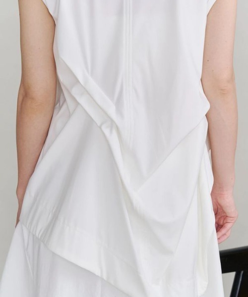UN3D.(アンスリード)の「【UN3D./アンスリード】TUCK DRAPE SLEEVELESS TOP/タックドレープスリーブトップス(Tシャツ/カットソー・レディース・ホワイト/ブラック・FREE)」の13枚目の写真