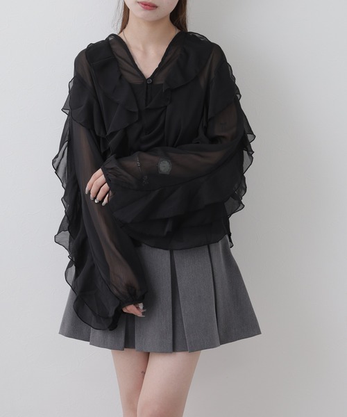 crossi(クロッシー)の「大人フェミニンフリルジップアップジャケット(シャツ/ブラウス・レディース・ホワイト/ブラック・FREE)」の1枚目の写真