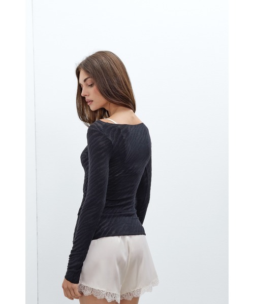 Intimissimi（インティミッシミ）の「ウルトラライトモダール＆カシミヤ ゼブラ柄 ニット（ニット/セーター・レディース・ブラック/アイボリー・L/M/S）」の10枚目の写真