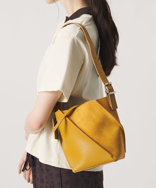 BEAUTY&YOUTH UNITED ARROWS(ビューティーアンドユースユナイテッドアローズ)の「スエード×レザー ネジリ ショルダーバッグ(ショルダーバッグ・レディース・マスタード/ダークブラウン・FREE)」の20枚目の写真