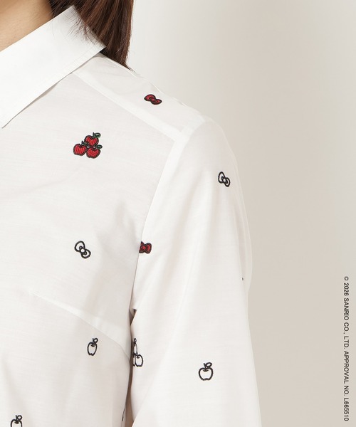 Jolly Poupee(ジョリープッペ)の「【HELLO KITTY】 ハローキティ コラボ刺繍ブラウス(シャツ/ブラウス・レディース・オフホワイト/ネイビー/ブルー・38/46/42)」の9枚目の写真