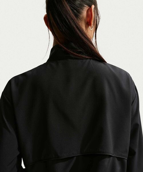 NIKE（ナイキ）の「ナイキ ワン ウィメンズ Dri-FIT ウーブン ジャケット / Nike One Women's Dri-FIT Woven Jacket IB8984-010 Black（ブルゾン・レディース・ブラック・M/L/XS/XL/S）」の2枚目の写真