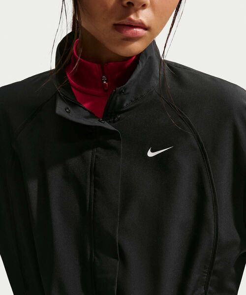 NIKE（ナイキ）の「ナイキ ワン ウィメンズ Dri-FIT ウーブン ジャケット / Nike One Women's Dri-FIT Woven Jacket IB8984-010 Black（ブルゾン・レディース・ブラック・M/L/XS/XL/S）」の3枚目の写真