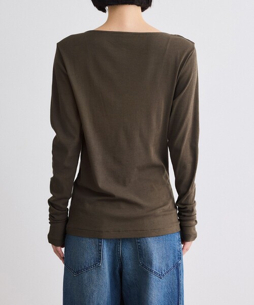 ADAM ET ROPE'(アダムエロペ)の「【EMOELLE】カウルネックロンT(Tシャツ/カットソー・レディース・オフホワイト/ブラウン・FREE)」の13枚目の写真