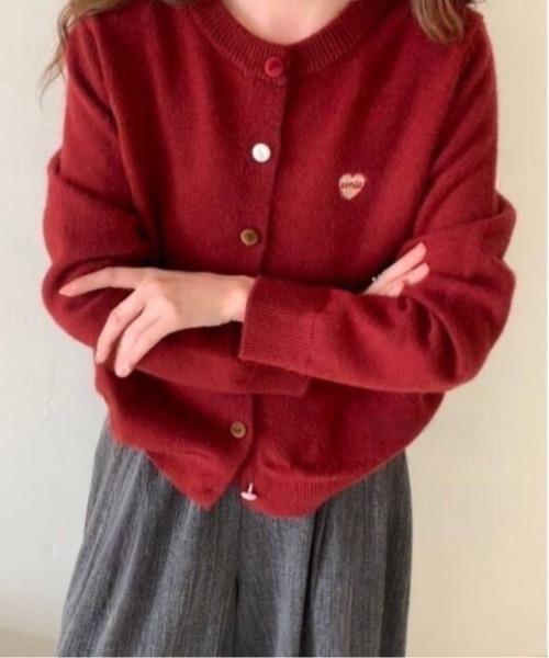 ＆soiree（アンドソワレ）の「ランダムボタンハート刺繍ニットカーディガン（カーディガン/ボレロ・レディース・オフホワイト/グレー/チャコール/オートミール/ブルー/イエロー/ピンク/レッド・FREE）」の8枚目の写真