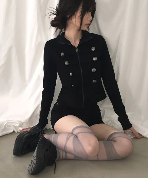 VIVID LADY(ビビッドレディー)の「アンティークボタン ナポレオンショートジャケット(ブルゾン・レディース・ブラック/グレー・FREE)」の18枚目の写真
