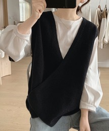 ミニマルデザインノースリーブニットベスト