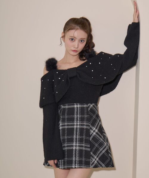 MAJESTIC LEGON(マジェスティックレゴン)の「フェイクファーショルダーリボンニット(ニット/セーター・レディース・ブラック/ライトグレー/ピンク/アイボリー・MEDIUM)」の2枚目の写真