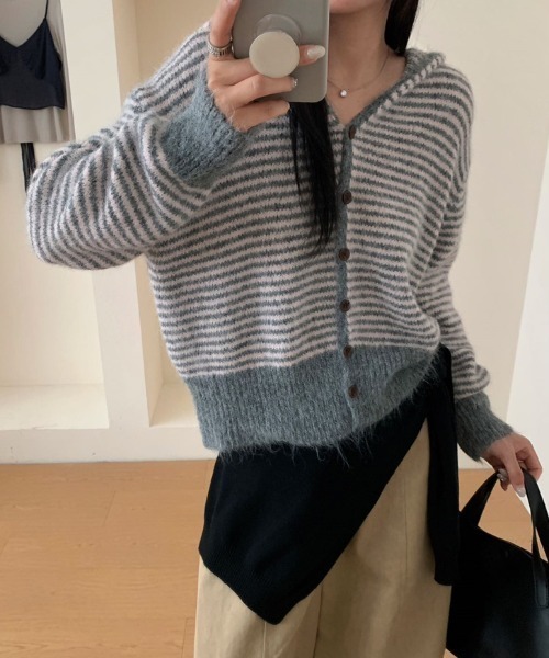 FLINEA(フリネア)の「フード付きシングルブレストカーディガン(ニット/セーター・レディース・ネイビー/グリーン/グレー/レッド・FREE)」の2枚目の写真