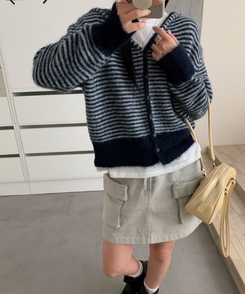 FLINEA(フリネア)の「フード付きシングルブレストカーディガン(ニット/セーター・レディース・ネイビー/グリーン/グレー/レッド・FREE)」の11枚目の写真
