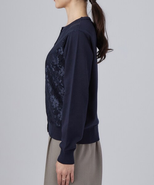 SHOO・LA・RUE(シューラルー)の「【洗濯機可/S-LL】周りと差がつく レースデザインカーディガン(カーディガン/ボレロ・レディース・ネイビー/ブラウン系/ワイン系2/オフホワイト・04/01/02/03)」の5枚目の写真