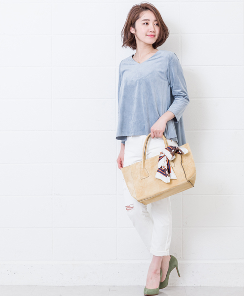 DouDou（ドゥドゥ）の「【DouDou】フェイクスエードVネックブラウス（シャツ/ブラウス・レディース・オフホワイト/サックスブルー/グリーン・FREE）」の17枚目の写真