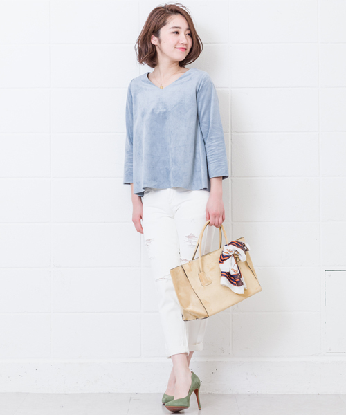 DouDou（ドゥドゥ）の「【DouDou】フェイクスエードVネックブラウス（シャツ/ブラウス・レディース・オフホワイト/サックスブルー/グリーン・FREE）」の13枚目の写真