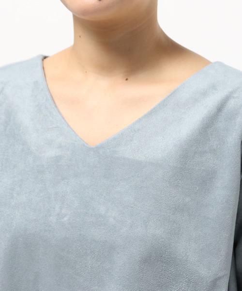 DouDou（ドゥドゥ）の「【DouDou】フェイクスエードVネックブラウス（シャツ/ブラウス・レディース・オフホワイト/サックスブルー/グリーン・FREE）」の7枚目の写真