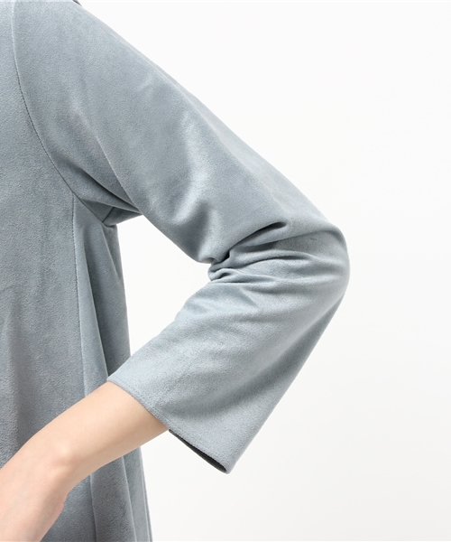 DouDou（ドゥドゥ）の「【DouDou】フェイクスエードVネックブラウス（シャツ/ブラウス・レディース・オフホワイト/サックスブルー/グリーン・FREE）」の9枚目の写真