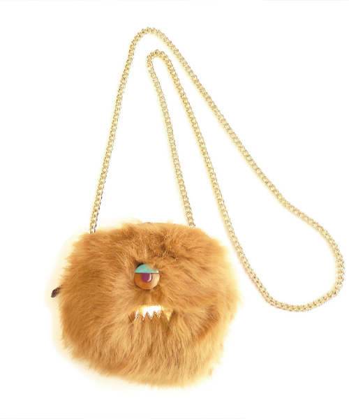 ACCOMMODE(アコモデ)の「モンスターファーポシェット(ショルダーバッグ・レディース・アイボリー/ブラック/グレー/ベージュ/グリーン/ライトグリーン/レッド/ピンク/ブルー/コーラルピンク・FREE)」の6枚目の写真