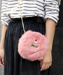 ACCOMMODE | モンスターファーポシェット(ショルダーバッグ)