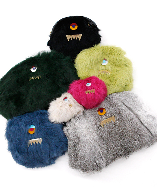 ACCOMMODE(アコモデ)の「モンスターファーポシェット(ショルダーバッグ・レディース・アイボリー/ブラック/グレー/ベージュ/グリーン/ライトグリーン/レッド/ピンク/ブルー/コーラルピンク・FREE)」の15枚目の写真