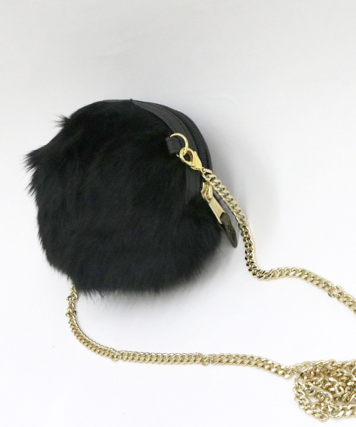 ACCOMMODE(アコモデ)の「モンスターファーポシェット(ショルダーバッグ・レディース・アイボリー/ブラック/グレー/ベージュ/グリーン/ライトグリーン/レッド/ピンク/ブルー/コーラルピンク・FREE)」の13枚目の写真