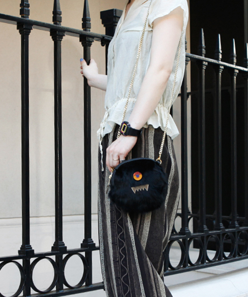 ACCOMMODE(アコモデ)の「モンスターファーポシェット(ショルダーバッグ・レディース・アイボリー/ブラック/グレー/ベージュ/グリーン/ライトグリーン/レッド/ピンク/ブルー/コーラルピンク・FREE)」の16枚目の写真