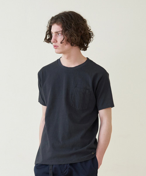 A.TAKA(アタカ)の「POCKET TEE(Tシャツ/カットソー・メンズ・チャコール/ホワイト/グリーン・2/3/1/4)」の2枚目の写真