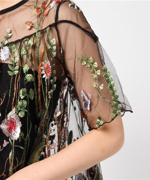 Color（カラー）の「フラワー刺繍シアートップス（シャツ