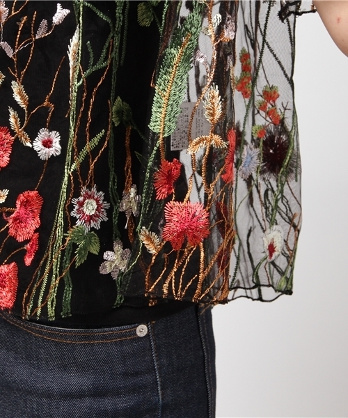 Color（カラー）の「フラワー刺繍シアートップス（シャツ