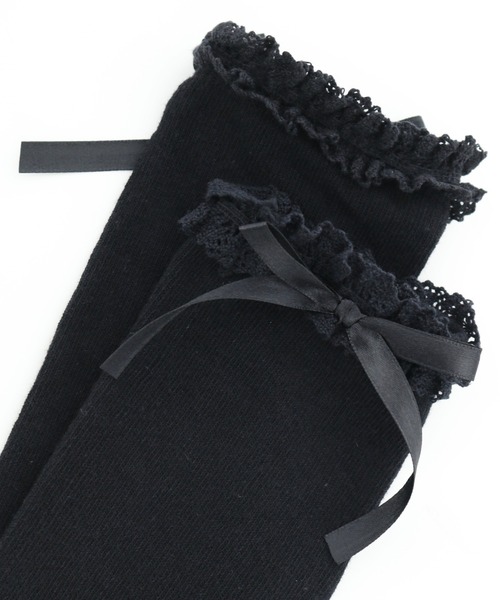 Catherine Cottage（キャサリンコテージ）の「【ZOZO限定】サテンリボン&レース　ニーハイソックス（ソックス/靴下・キッズ・ホワイト/ブラック・L/M）」の4枚目の写真