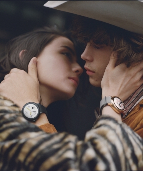 美品 MARC JACOBS MJT2004 タッチスクリーン スマートウォッチ MARC JACOBS（マークジェイコブス）の「RILEY TOUCHSCREEN