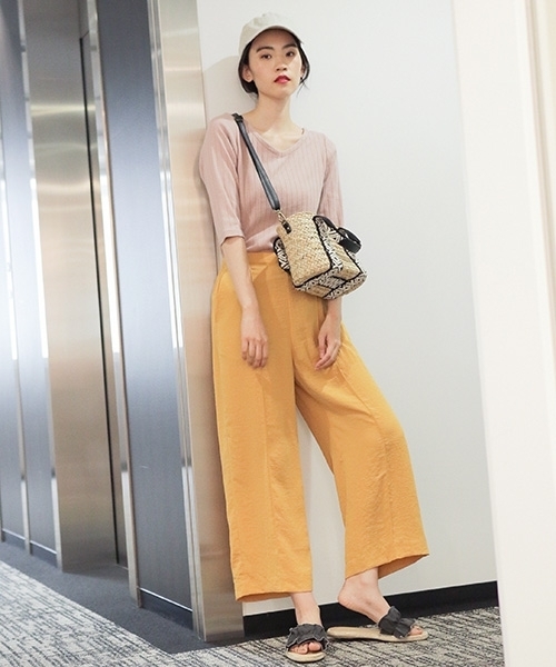 niko and...（ニコアンド）の「サラサラストレートパンツ（その他パンツ・レディース・ブラック/ネイビー/マスタード・3/4）」の4枚目の写真