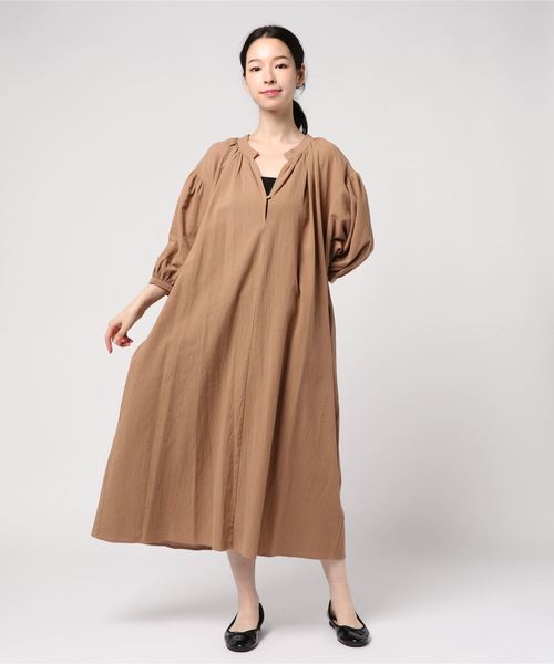 archives（アルシーヴ）の「ギャザーBigシャツワンピース（ワンピース・レディース・オフホワイト/ブラック/ベージュ・MEDIUM）」の3枚目の写真