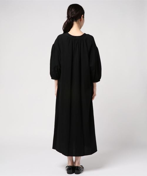 archives（アルシーヴ）の「ギャザーBigシャツワンピース（ワンピース・レディース・オフホワイト/ブラック/ベージュ・MEDIUM）」の5枚目の写真